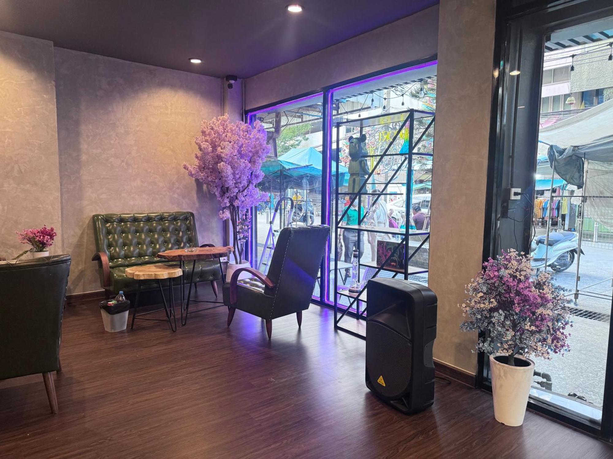 Bud Brew Beyond Dispensary And Hotel Bangkok Exterior foto