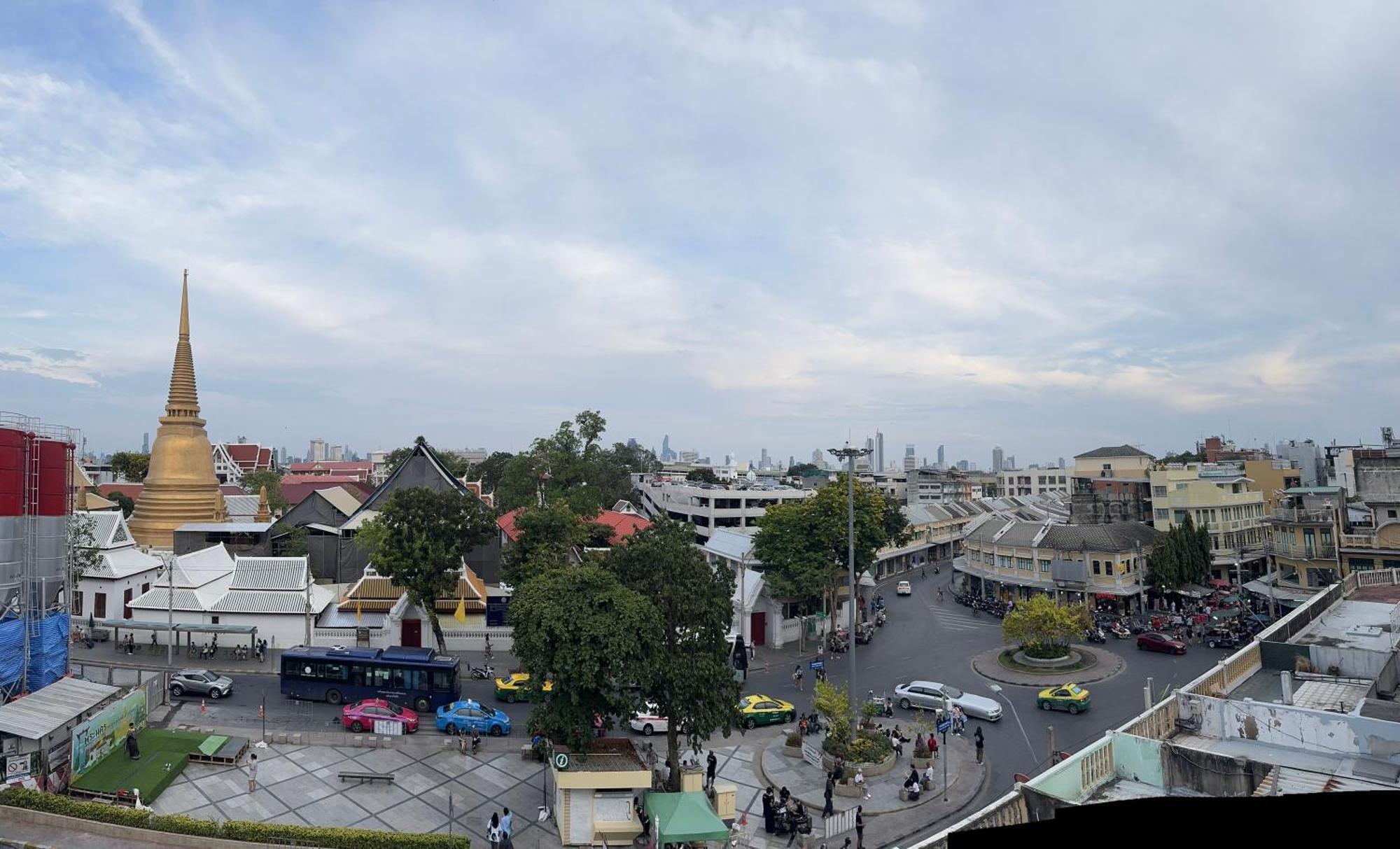 Bud Brew Beyond Dispensary And Hotel Bangkok Exterior foto